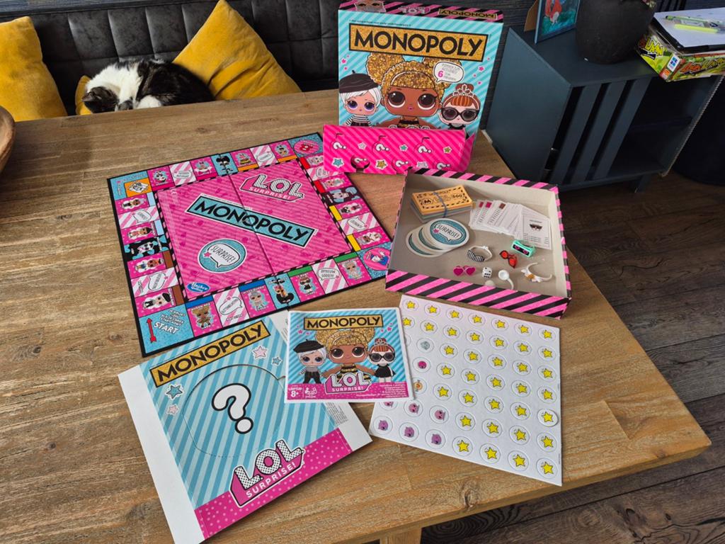 LOL Monopoly, bordspel!
helemaal compleet voor maar € 15,00, Ophalen of Verzenden, Zo goed als nieuw