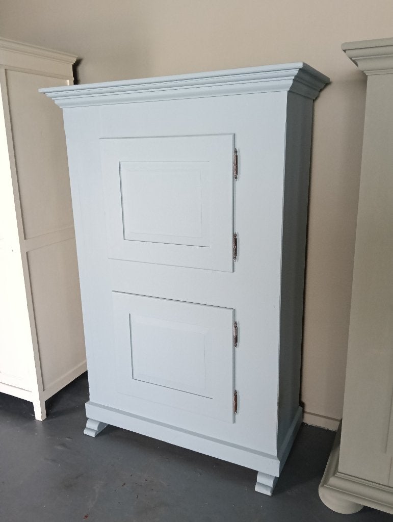 Leuke oude kast voor babykamer., Kinderen en Baby's, Ophalen, Gebruikt, Jongetje of Meisje