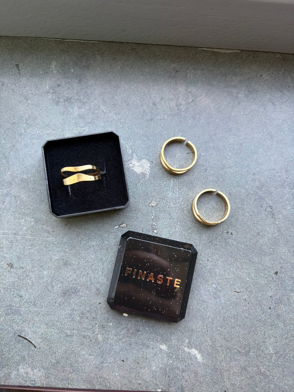 Drie nieuwe ringen Finaste dubbellaags verstelbaar goud, Nieuw, Ophalen of Verzenden, Dame, Goud