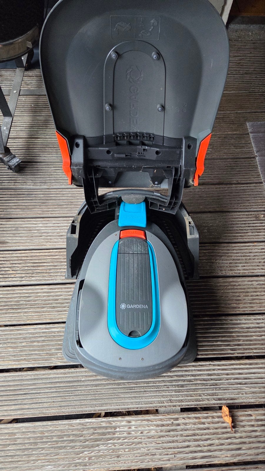 Gardena Robotmaaier met Laadstation en Accessoires, Tuin en Terras, Robotmaaiers, Gebruikt, Bestuurbaar via app, Ophalen of Verzenden