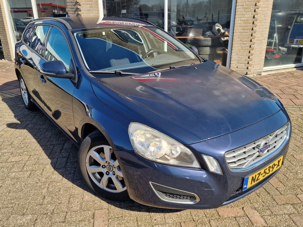Volvo V60 1.6 D2 Kinetic Automaat - Navi - Clima - 2013, Auto's, Volvo, Euro 5, Stof, Gebruikt, Zwart