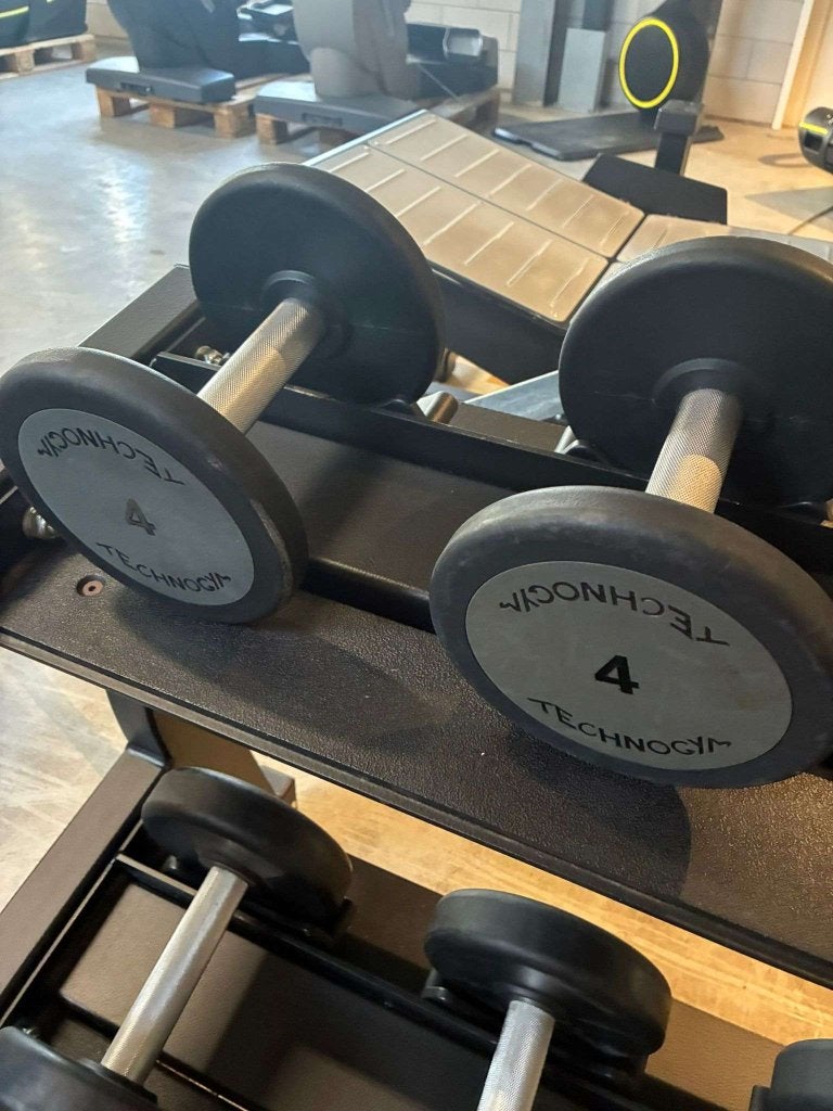 Technogym Urethane Dumbbell set 4-6-8-10KG, Sport en Fitness, Dumbbell, Gebruikt, Niet ingevuld, Niet ingevuld