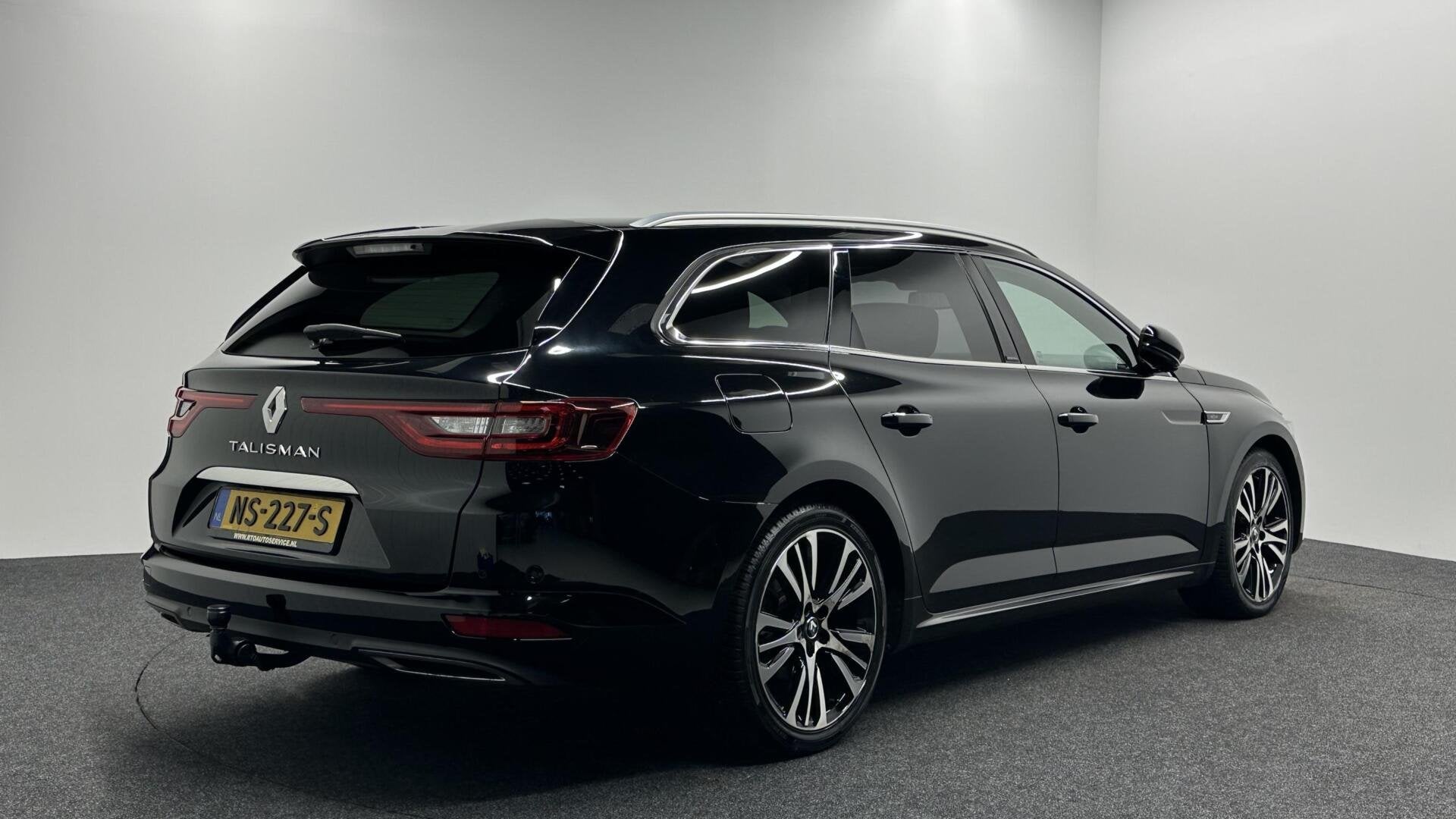 Renault Talisman Estate 1.6 TCe Initiale Paris LEER PANO TRE, 1618 cc, Gebruikt, 4 cilinders, Zwart