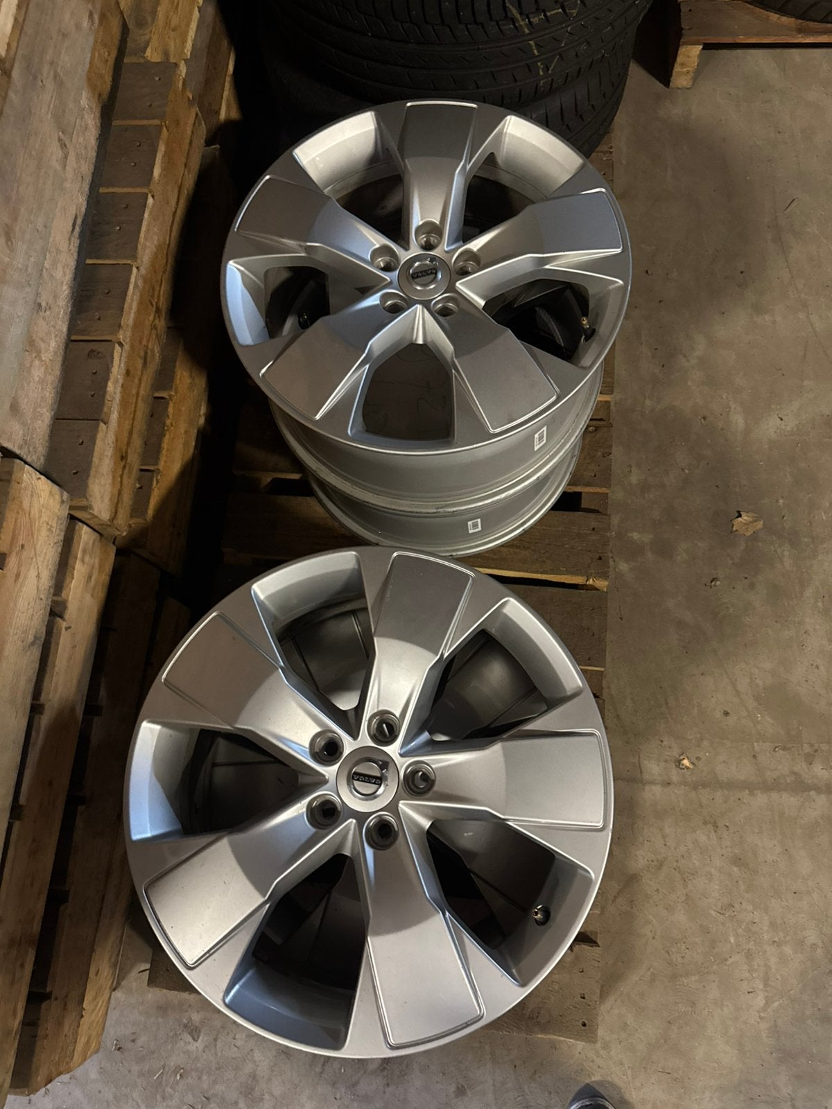 Originele lichtmetalen velgen Volvo XC40 18 Inch, Ophalen, 18 inch, Velg(en), 235 mm