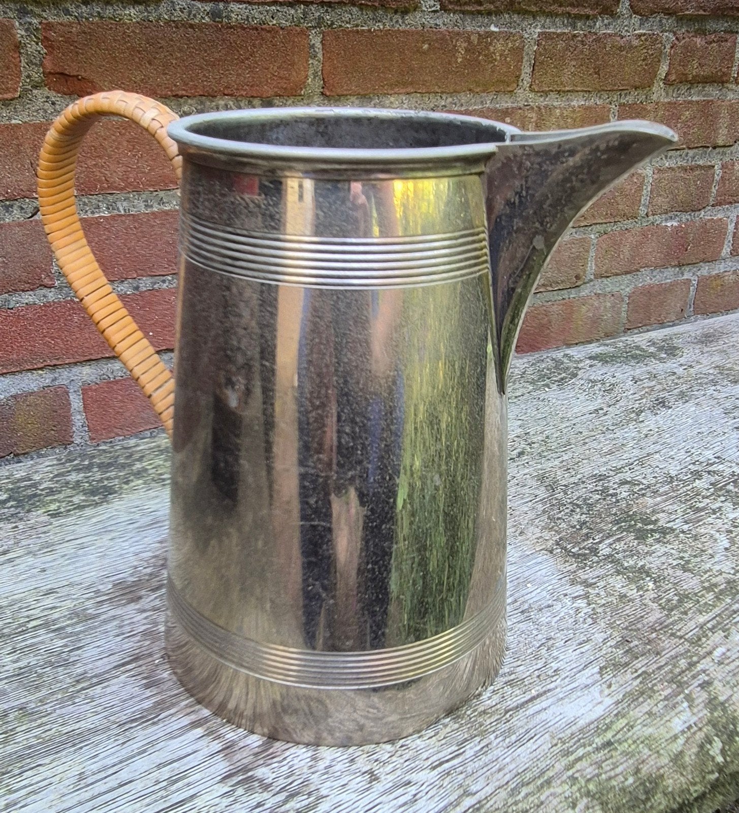 Vintage verzilverde kan met rotan handvat, Antiek en Kunst, Antiek | Tin, Ophalen of Verzenden