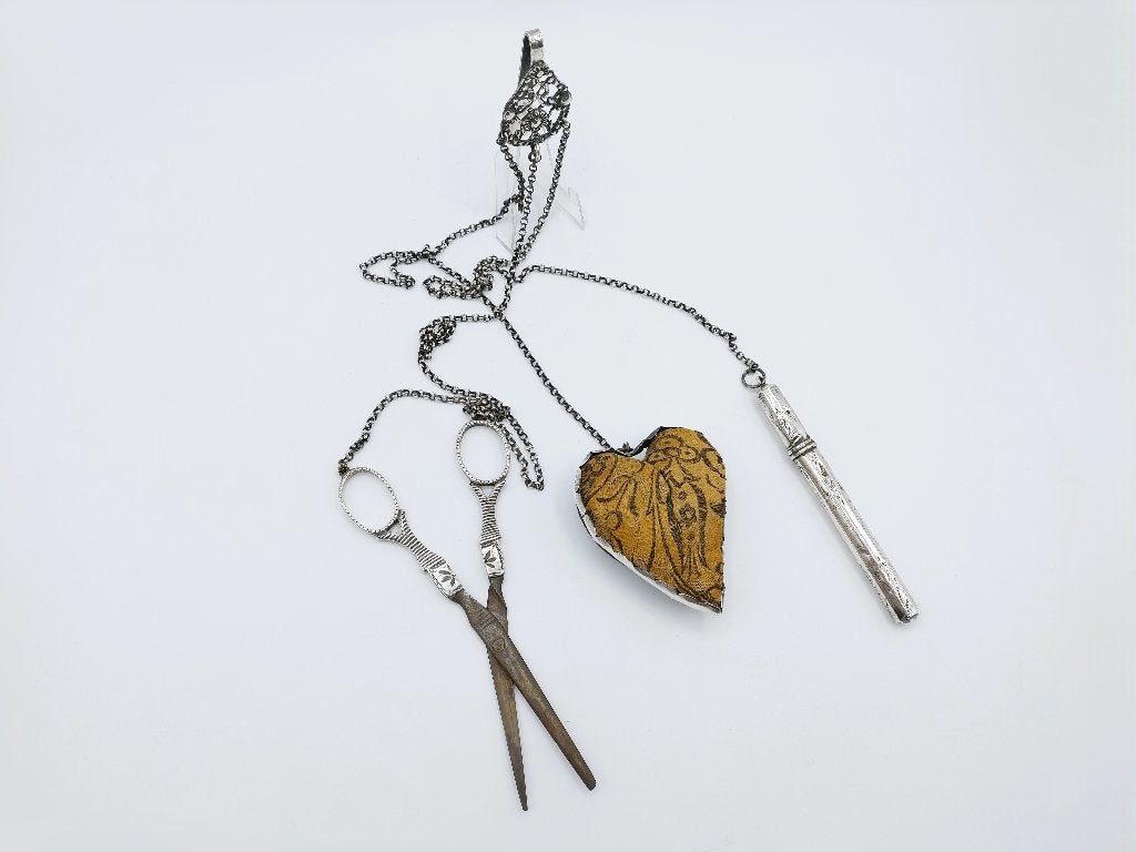 Zilveren chatelaine, L. van Gelderen, 1870, streeksieraden