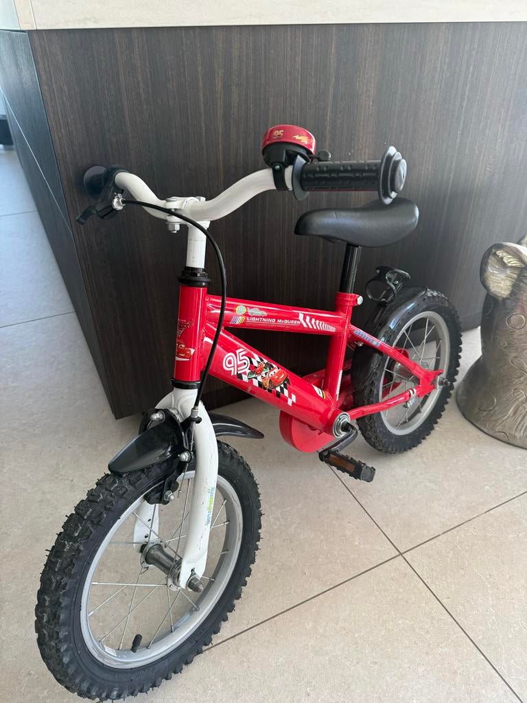 MegaBike Kinderfiets Rood - Lightning McQueen, Fietsen en Brommers, Ophalen, Gebruikt, Terugtraprem, 16 tot 20 inch