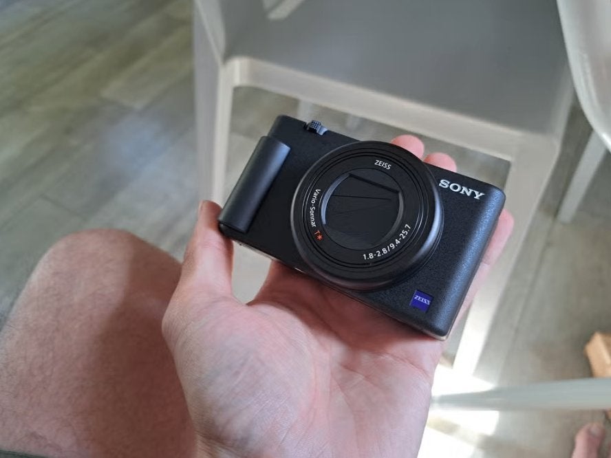 Sony ZV 1 nieuwstaat met garantie (aankoop 2026), Audio, Tv en Foto, Fotocamera's Digitaal, Ophalen, Zo goed als nieuw, Sony, 8 keer of meer