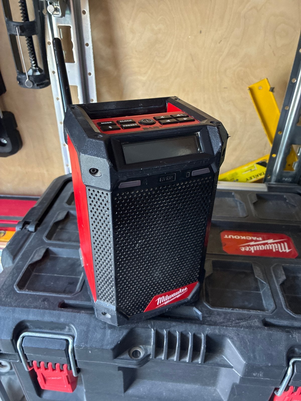 Milwaukee M12 RCDAB+ Bouwradio, Doe-het-zelf en Verbouw, Ophalen of Verzenden, Gebruikt