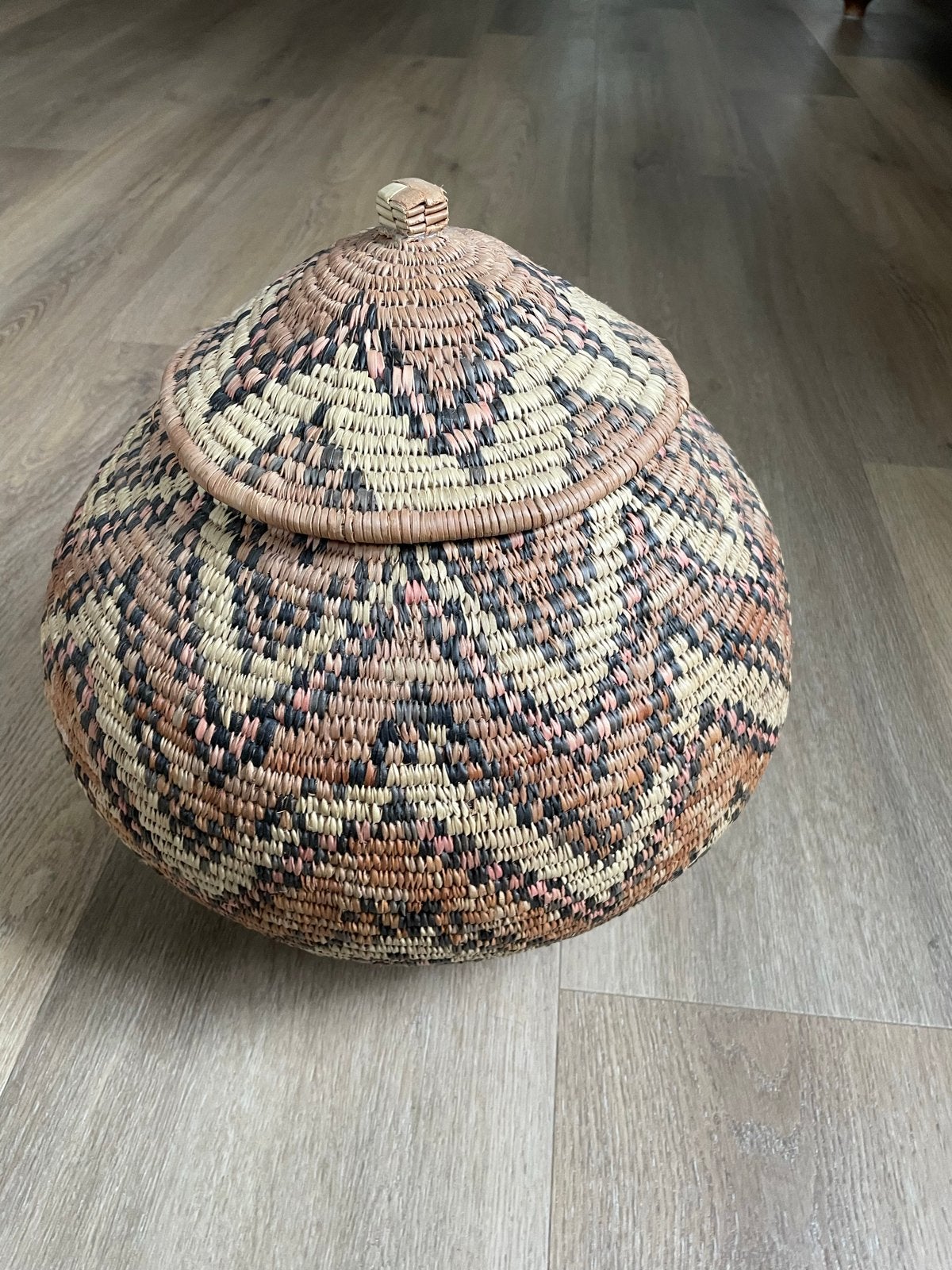 Originele Afrikaanse biermand uit Gambia, Ophalen