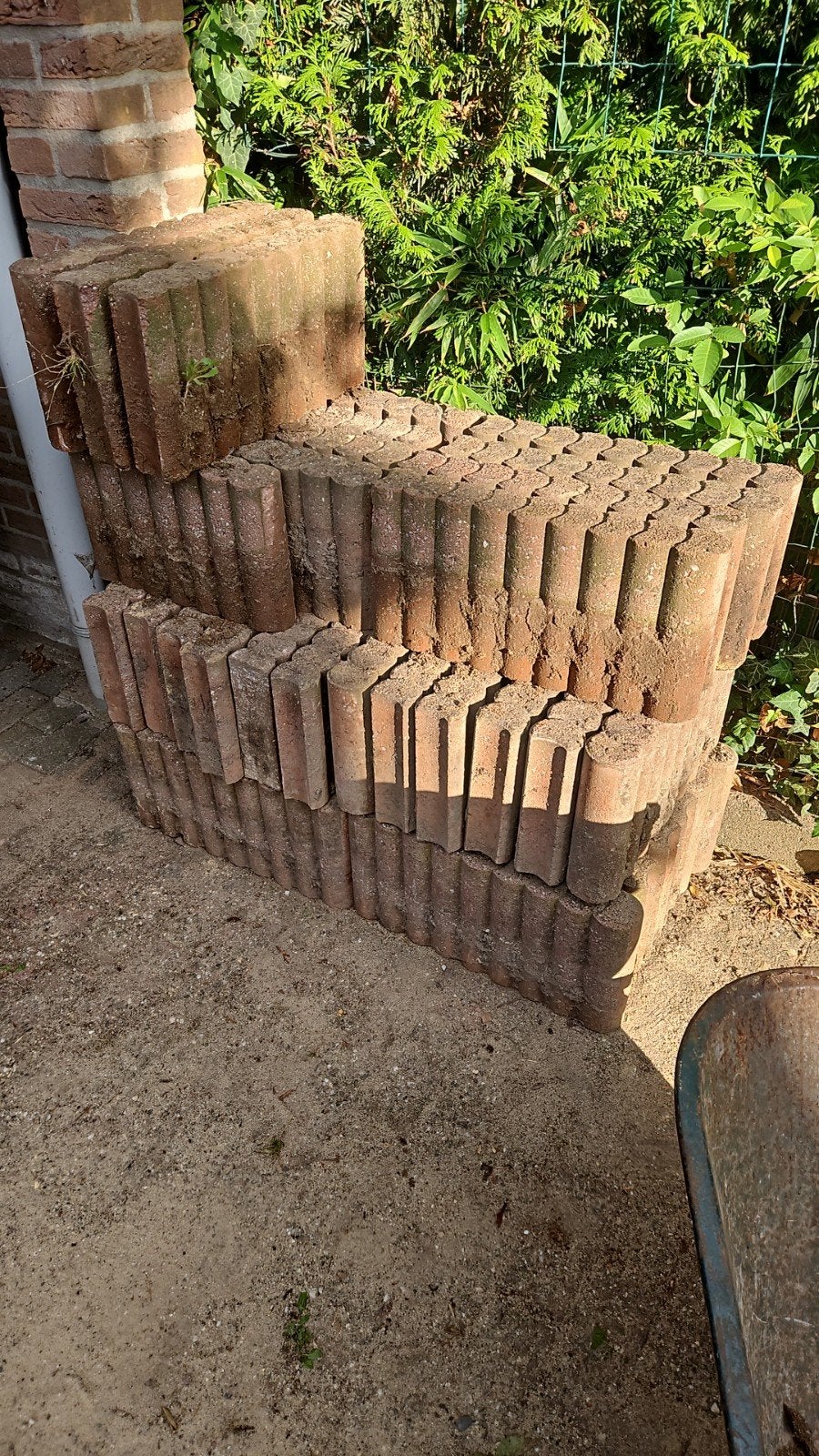 Gratis: Palissadebanden bruin / rood 50 cm ~20 stuks over, Tuin en Terras, Ophalen, Gebruikt, 25 cm of meer, Border