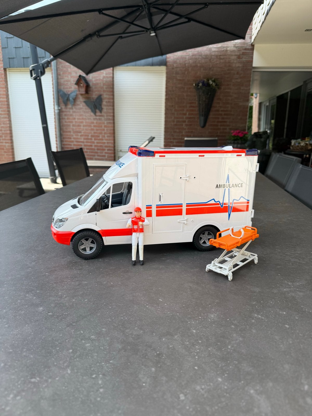 Bruder Mercedes Benz Sprinter Ambulance met Licht en Geluid, Ophalen of Verzenden, Zo goed als nieuw