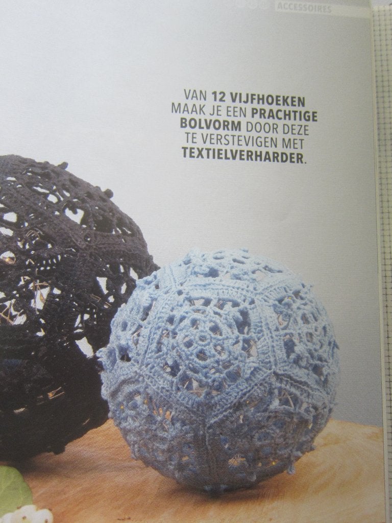 kanten kerstballen haken raamscherm kerstboompjes eekhoorns, Ophalen of Verzenden, Zo goed als nieuw, Haken, Patroon of Boek