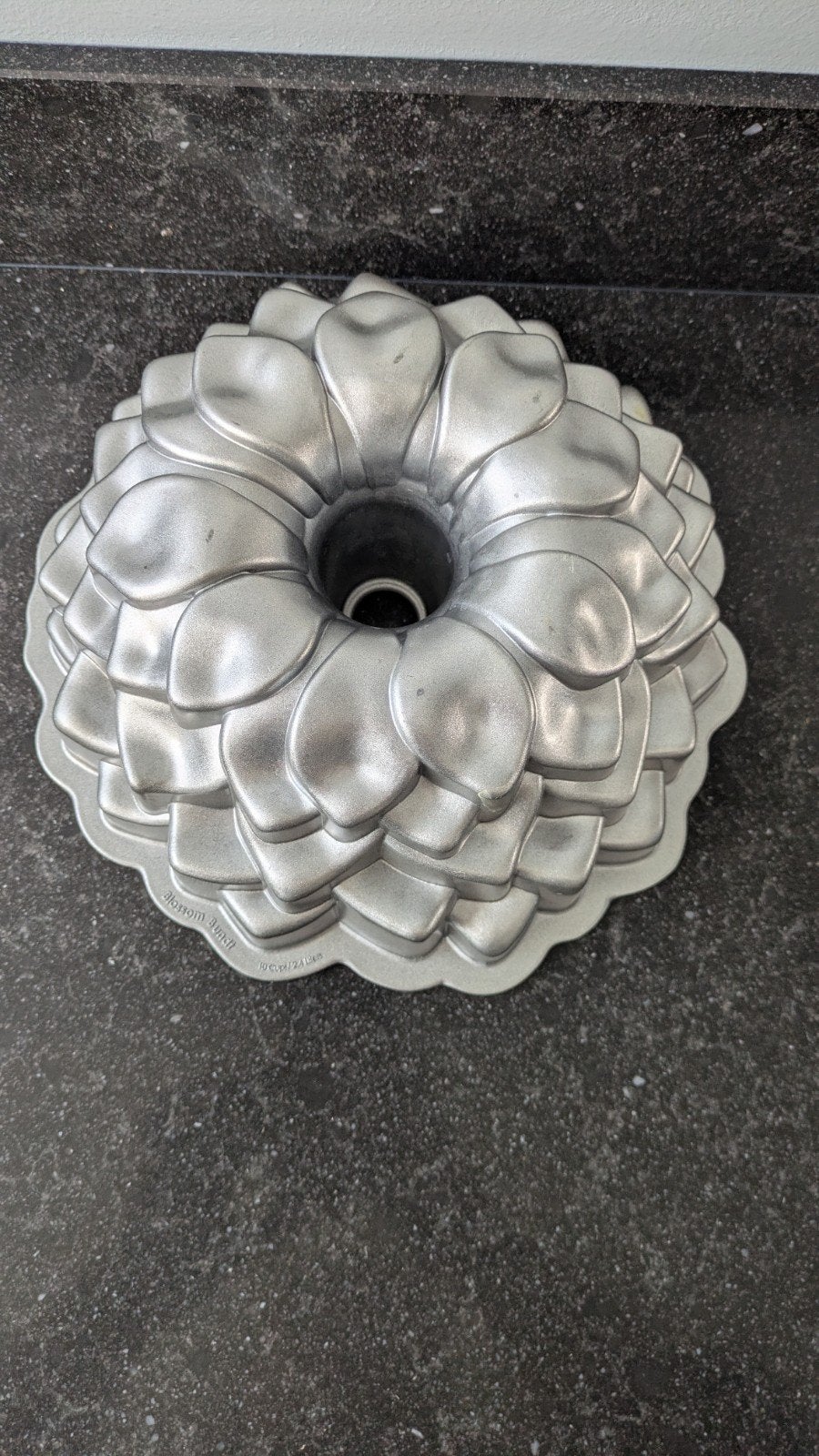 'Blossom' tulband Nordic Ware - Zo goed als nieuwe tulband b, Overige typen, Zilver, Ophalen of Verzenden, Zo goed als nieuw