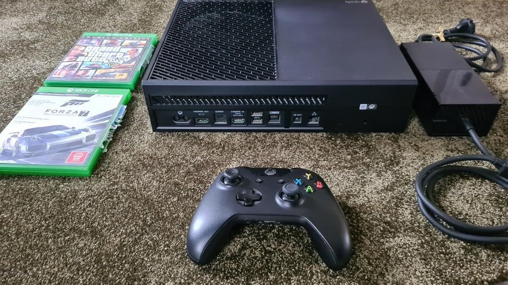 Xbox One 500GB + 1 controller + GTA V en Forza 7, Ophalen, Xbox One, Zo goed als nieuw, Met 1 controller