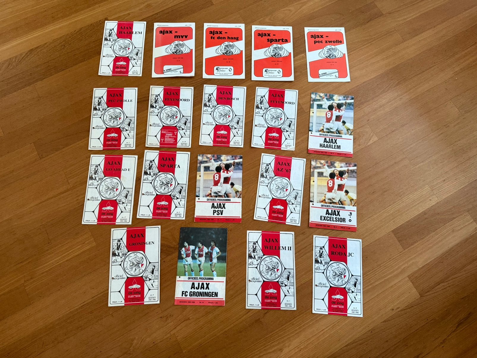 19 ajax programmaboekjes jaren 80, Ophalen of Verzenden, Ajax