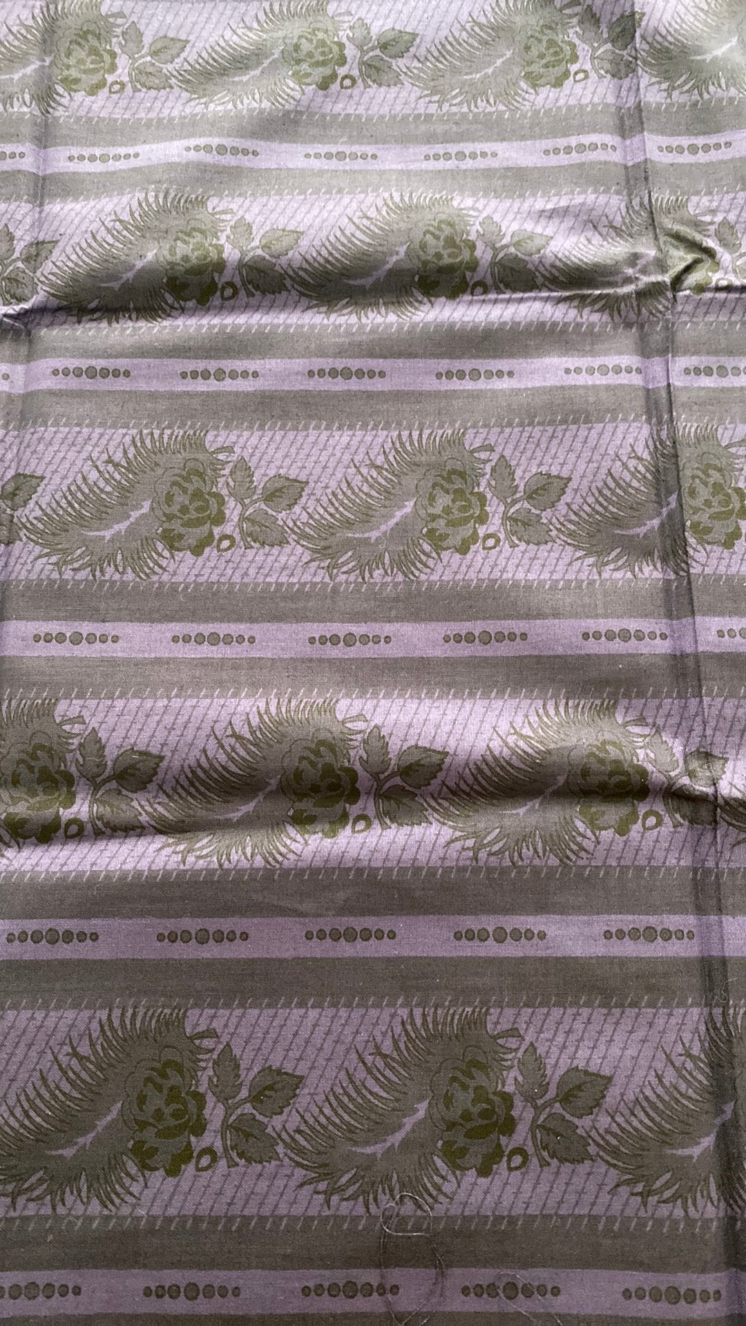Verschillende lapjes stof van Spakenburgse klederdracht, Ophalen