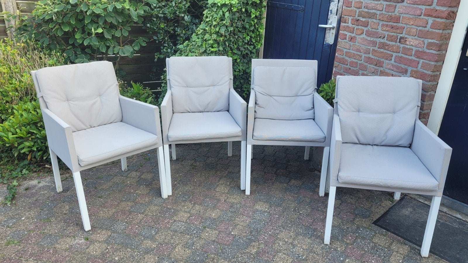 4 Manifesto tuinstoelen met kussens, Ophalen, Gebruikt, Metaal