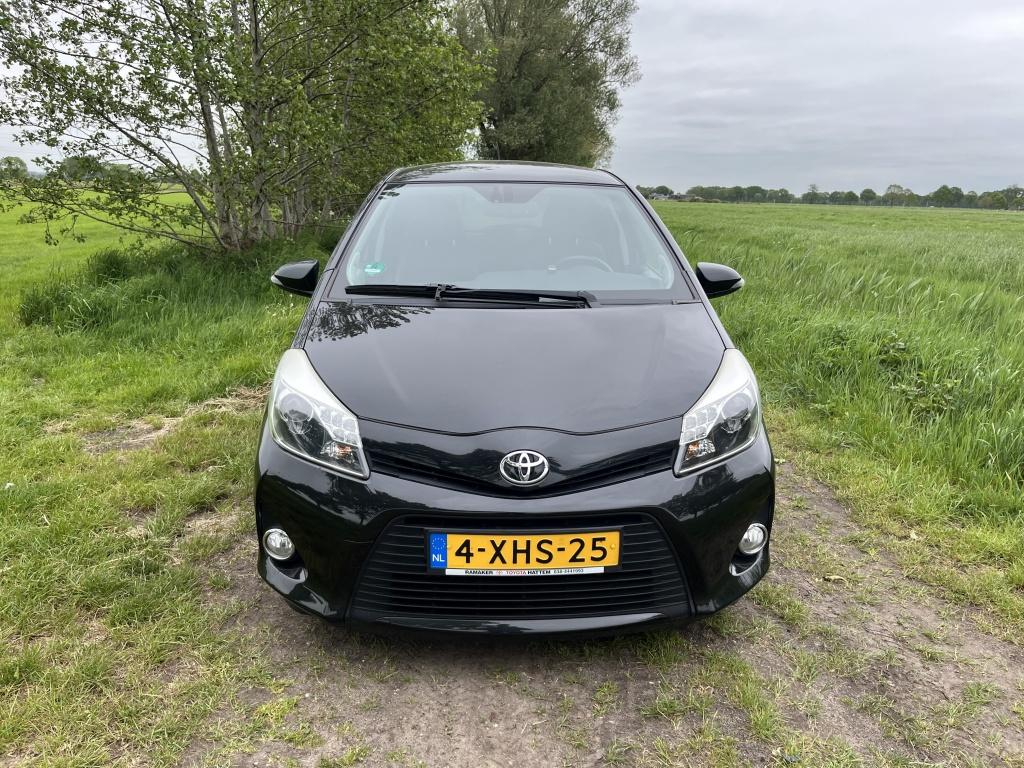 Toyota Yaris 1.5 Hybrid Dynamic (bj 2014, automaat), Auto's, Automaat, Euro 5, 1497 cc, Gebruikt