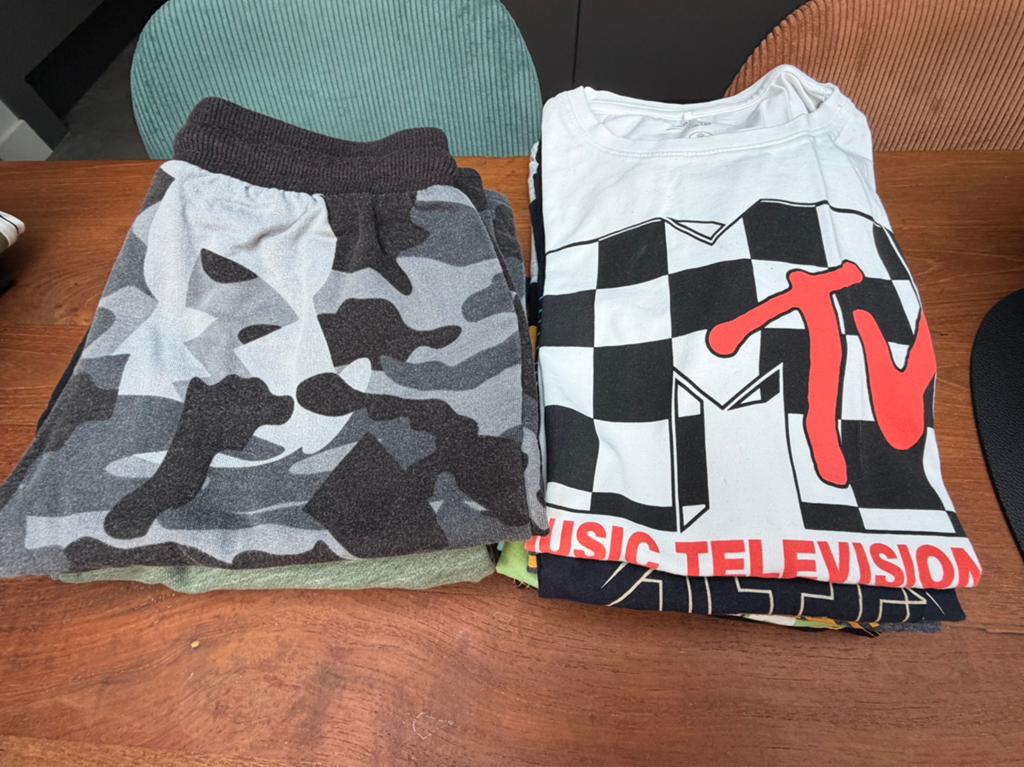 6 t-shirts, 4 shorts voor jongens, maat 146 en 146-152, Ophalen, Gebruikt, Maat 146
