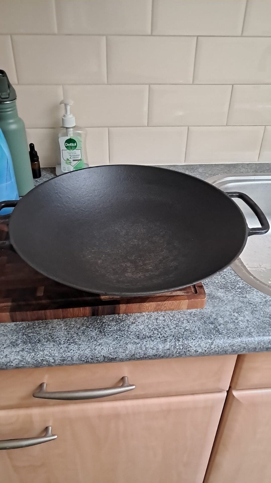 100% gietijzeren wok. Doorsnee 36 cm. Kan op gas en inductie, Ophalen, Gietijzer, Zo goed als nieuw, Overige merken