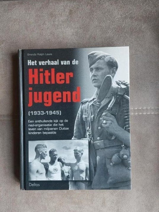 Hitler Jugend - Het verhaal van de Hitlerjugend(1933 - 1945), Boeken, Tweede Wereldoorlog, Ophalen of Verzenden, Zo goed als nieuw