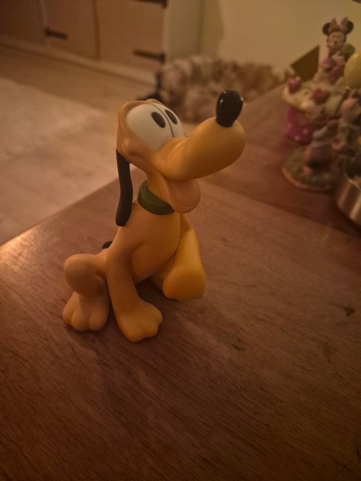 Origineel Disney Beeldje - Vrolijke Pluto (Mickey & Friends), Verzamelen, Disney, Ophalen of Verzenden, Mickey Mouse, Zo goed als nieuw