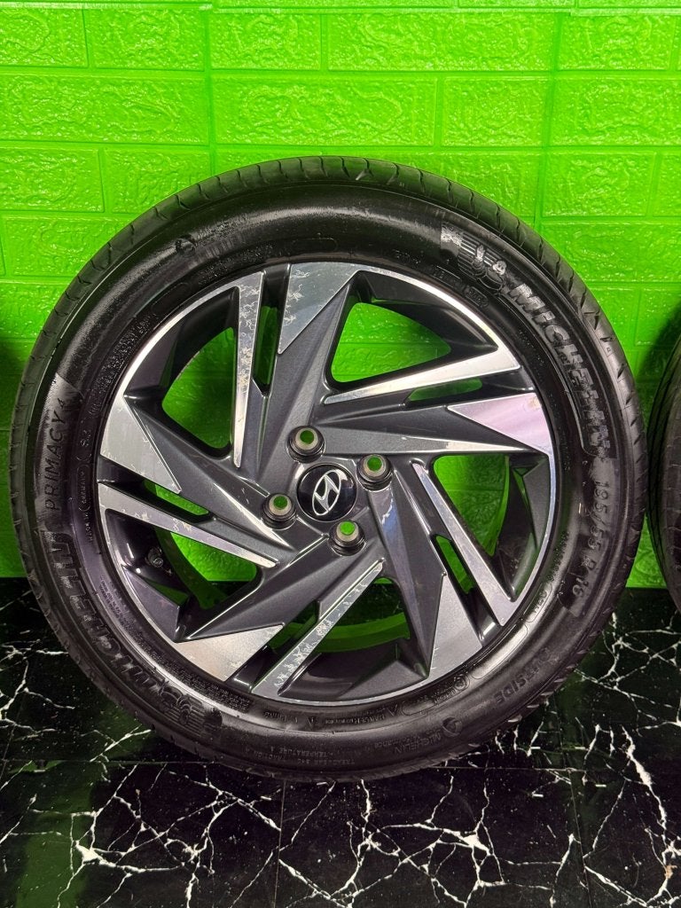 Originele Hyundai i20 Bayon velgen 16" 4x100 zomer 7mm!, Auto-onderdelen, Banden en Velgen, Niet ingevuld, Gebruikt, 16 inch, Banden en Velgen