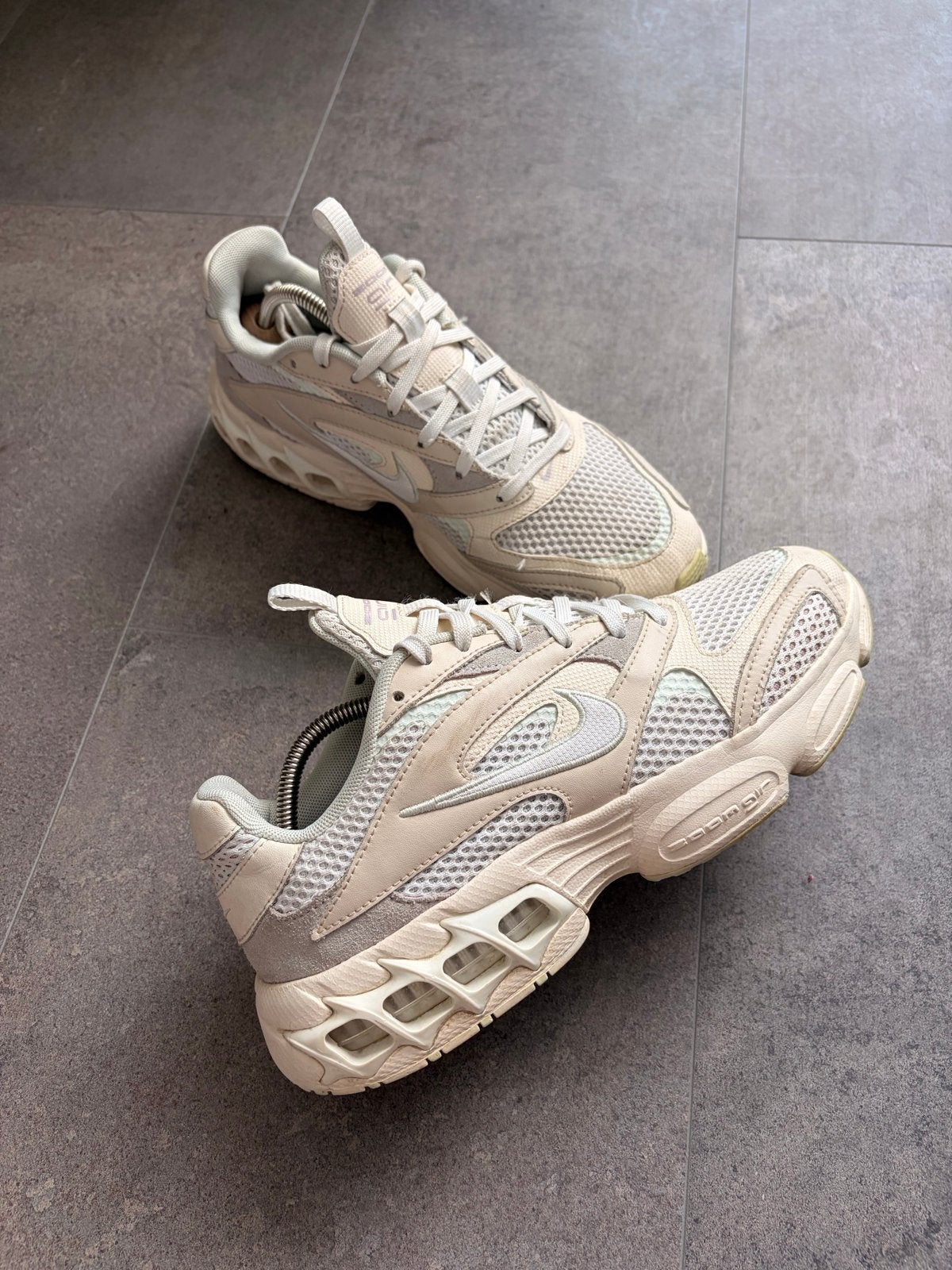Nike Zoom Vomero 5 Oatmeal - Maat 40, Ophalen of Verzenden, Zo goed als nieuw, Beige, Sneakers of Gympen