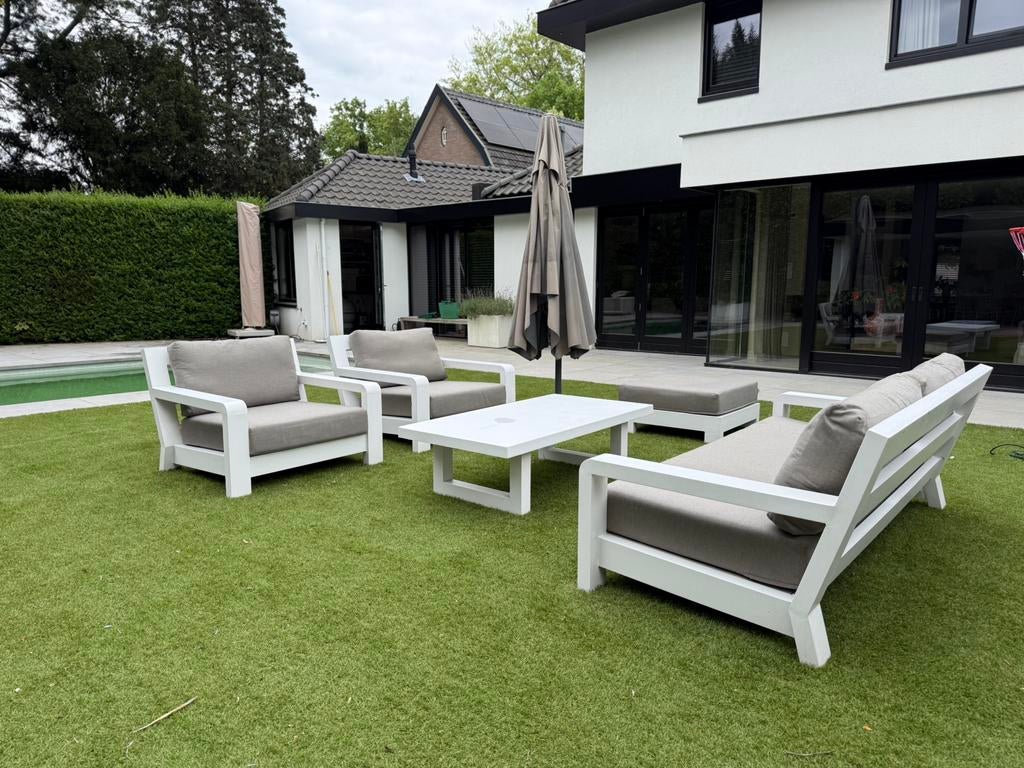 Lounge set compleet inclusief parasol met 4 tegels, Tuin en Terras, Ophalen, Zo goed als nieuw, Bank
