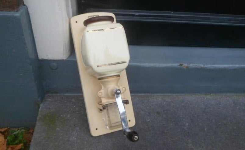 Wandkoffiemolen KOFFIEMOLEN crème wit wandbevestiging PeDe, Ophalen of Verzenden