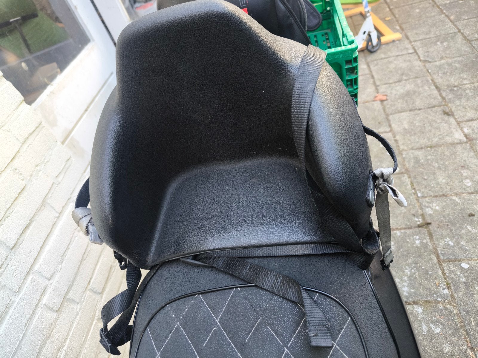 Zwart achterzitje voor scooter of fiets, Achterzitje, Gebruikt, Onbekend, Ophalen