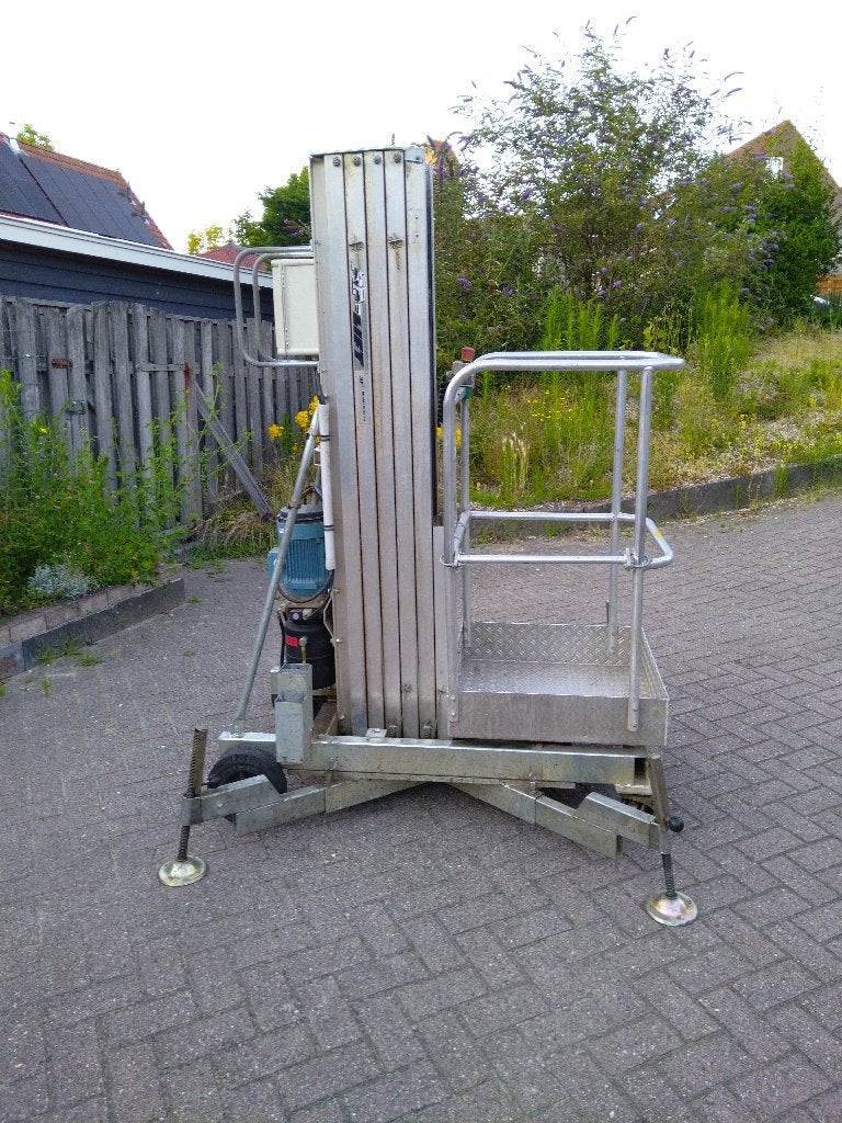 Hoogwerker _ personenlift _ mastlift _ theater lift, Doe-het-zelf en Verbouw, Lieren en Takels, Ophalen, Gebruikt, Elektrisch