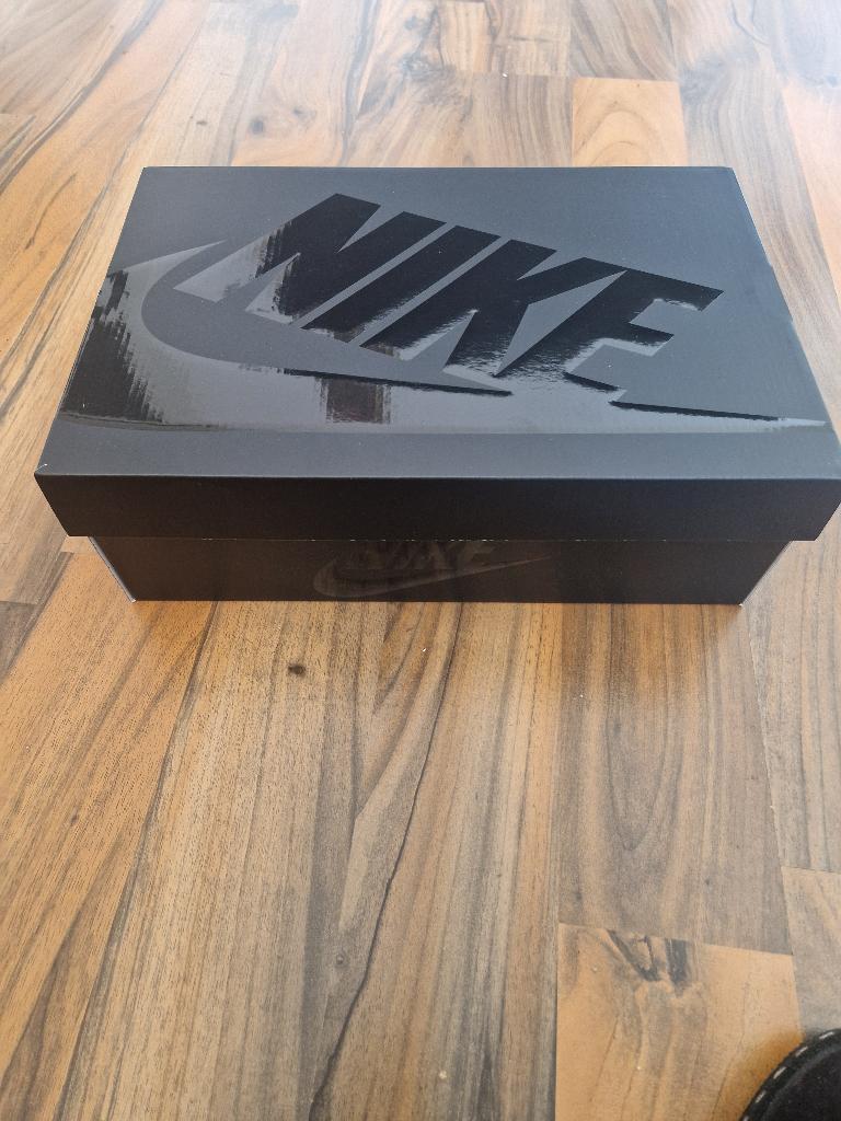 Air Max 90 Coconut Milk and Deep Royal Blue, Sport en Fitness, Loopsport en Atletiek, Ophalen, Nieuw, Hardlopen, Hardloopschoenen