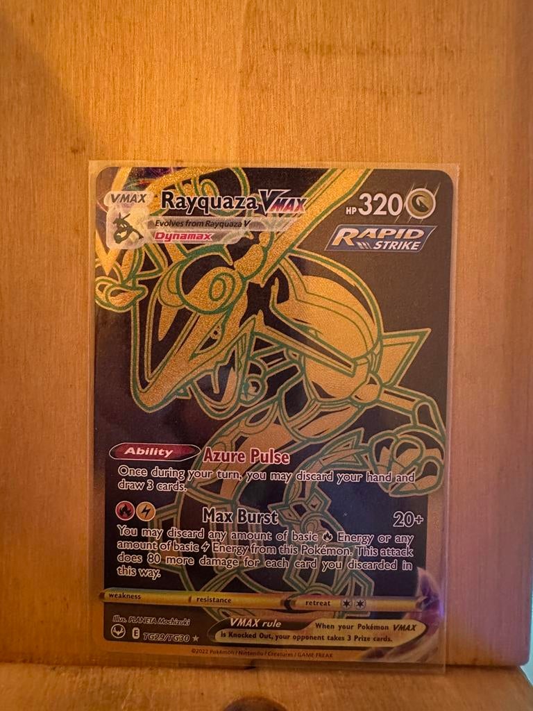 Rayquaza vmax, Hobby en Vrije tijd, Verzamelkaartspellen | Pokémon, Ophalen of Verzenden, Zo goed als nieuw