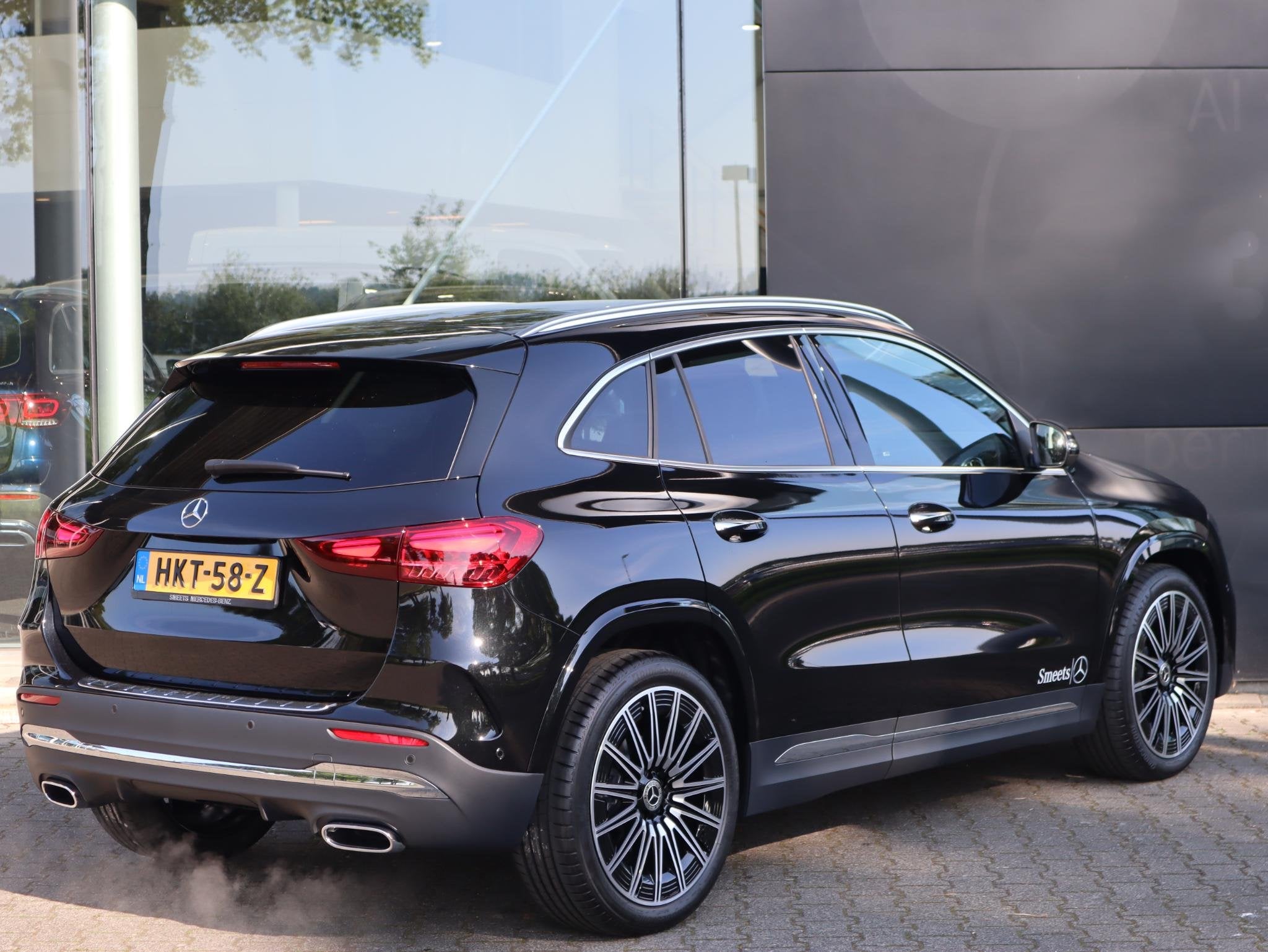 Mercedes-Benz GLA-klasse 180 AMG Line l Keyless l Achteruitr, Dealer onderhouden, Euro 6, 4 cilinders, Zwart