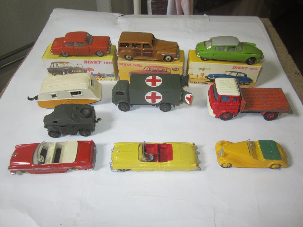dinky toys 10 stuks gerestaureerd, Ophalen of Verzenden