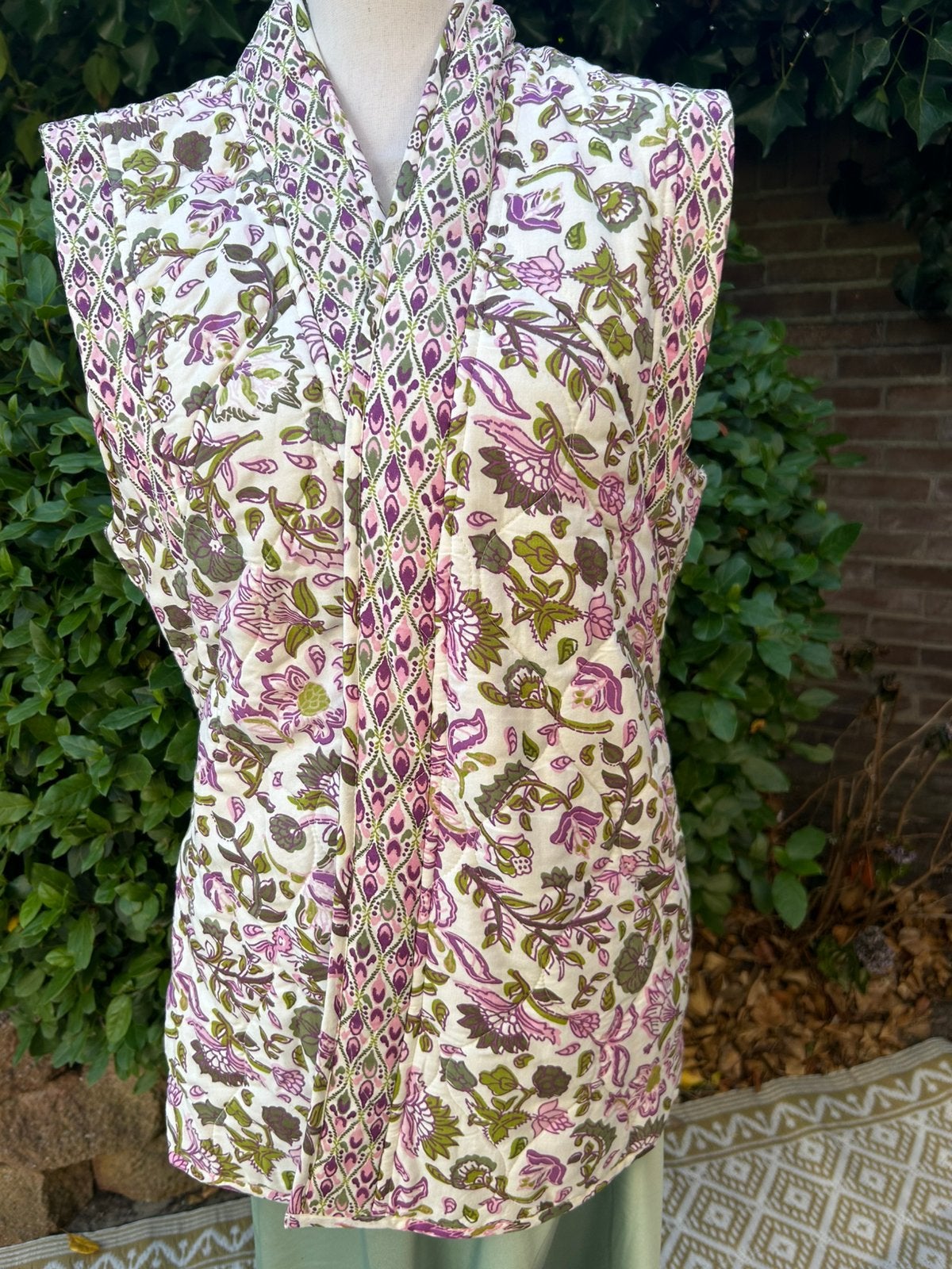 Leuke meerkleurige bodywarmer voor de koudere dagen, Kleding | Dames, Bodywarmers, Ophalen of Verzenden, Nieuw, Maat 38/40 (M)