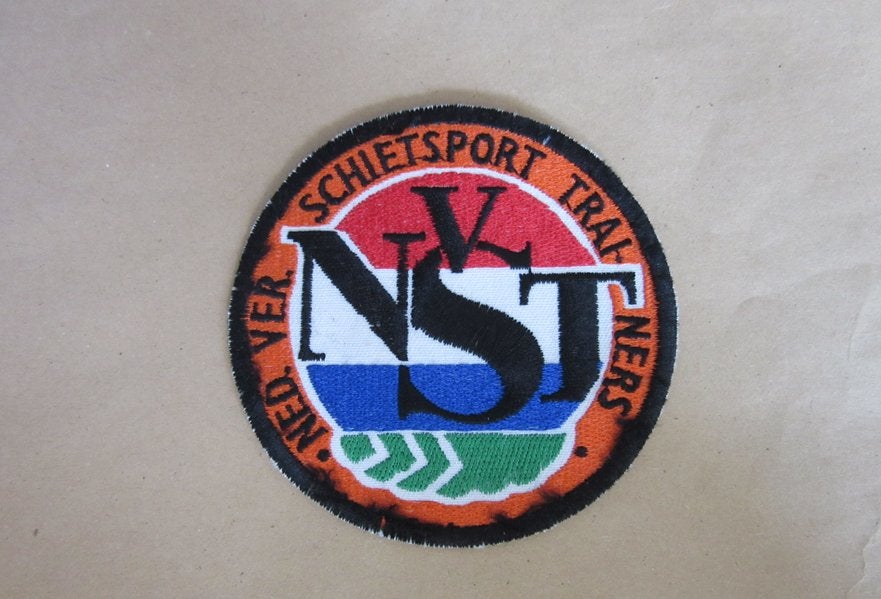 NNST embleem Ned ver schietsport trainers, Verzenden, Overige soorten, Nederland, Embleem of Badge