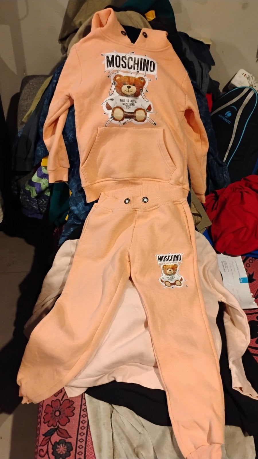 Moschino Kinder Trainingspak - Roze met Teddybeer Print, Moschino, Jongen of Meisje, Ophalen of Verzenden, Zo goed als nieuw