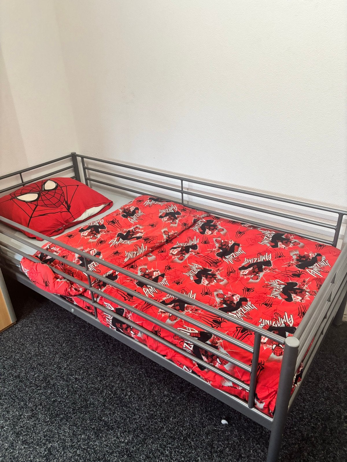 Eenpersoonsbed met hek aan de zijkant, Huis en Inrichting, Slaapkamer | Bedden, Ophalen, Gebruikt, 90 cm, Eenpersoons