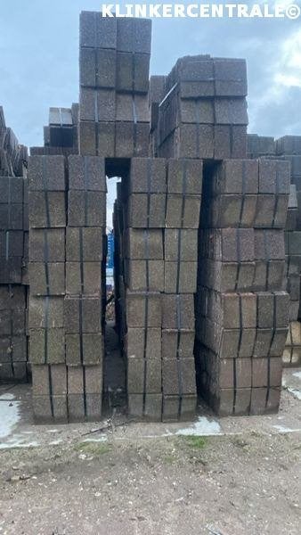 1.100m2 rood, gebruikte betontegels 30x30x4,5cm terrastegels, Bij dit gebruikte product niet meer te achterhalen., Gebruikt, Verzenden