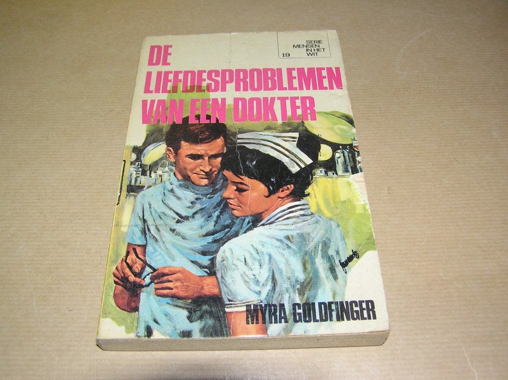 De liefdesproblemen van een dokter.- Myra Goldfinger, Ophalen of Verzenden, Gelezen, Myra Goldfinger