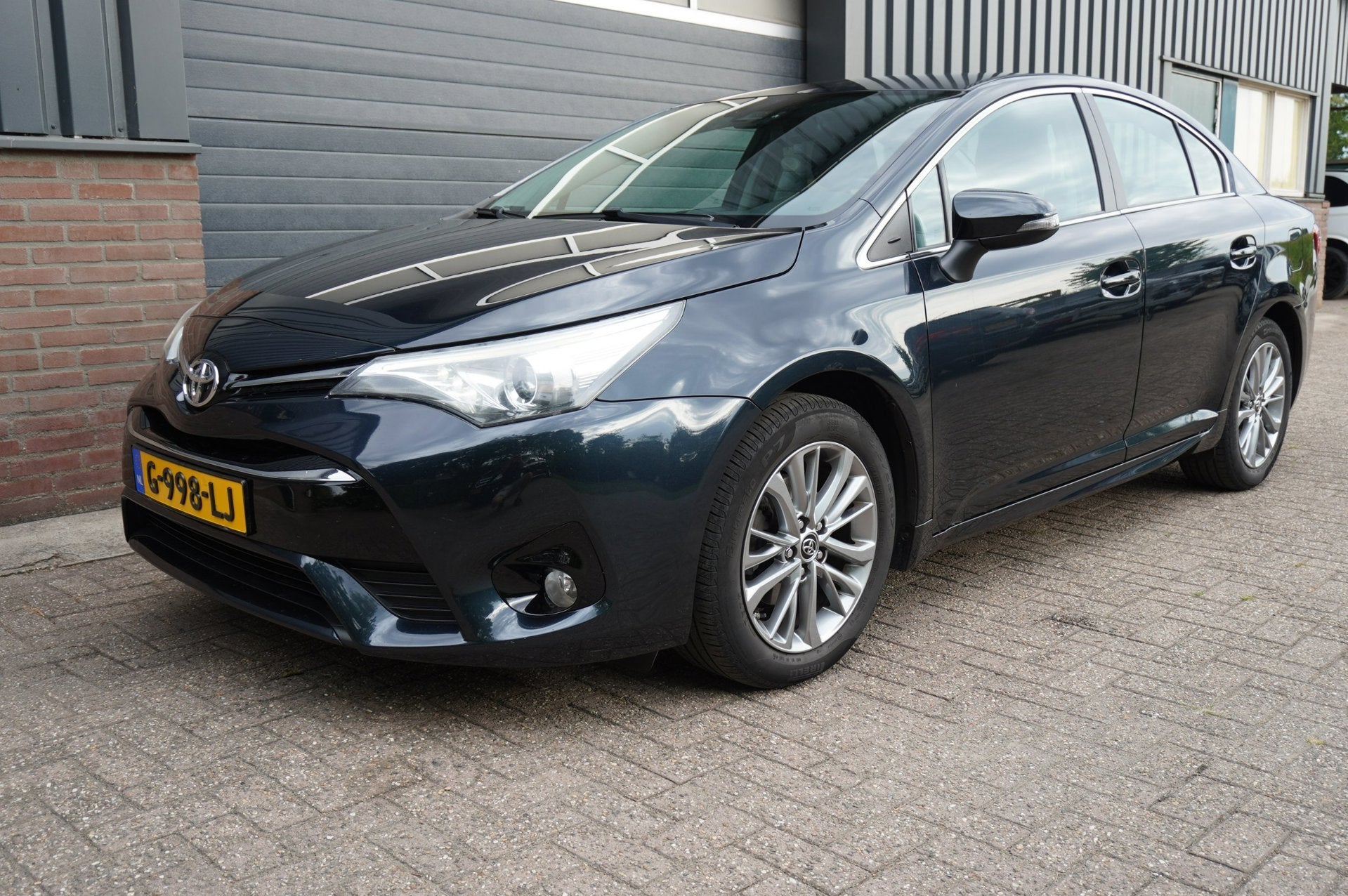 Toyota Avensis 1.8 VVT-i Dynamic LPG / Trekhaak / Keyless en, Auto's, Toyota, 4 cilinders, Zwart, 1600 kg, Sedan