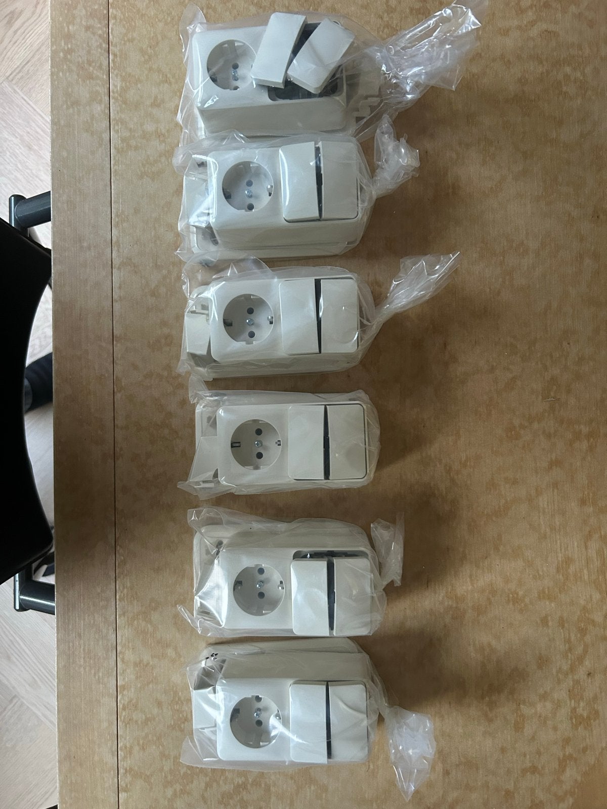 6x Nieuwe Gira Opbouw - Combinatie schakelaar- 417510 Crème, Ophalen, Nieuw, Overige merken, Stopcontact