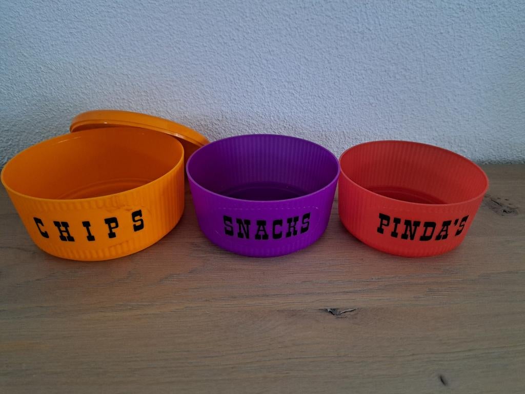 Set van 3 vrolijke, vintage retrostijl snackbakjes en deksel, Kunststof, Gebruikt, Schaal, Rond