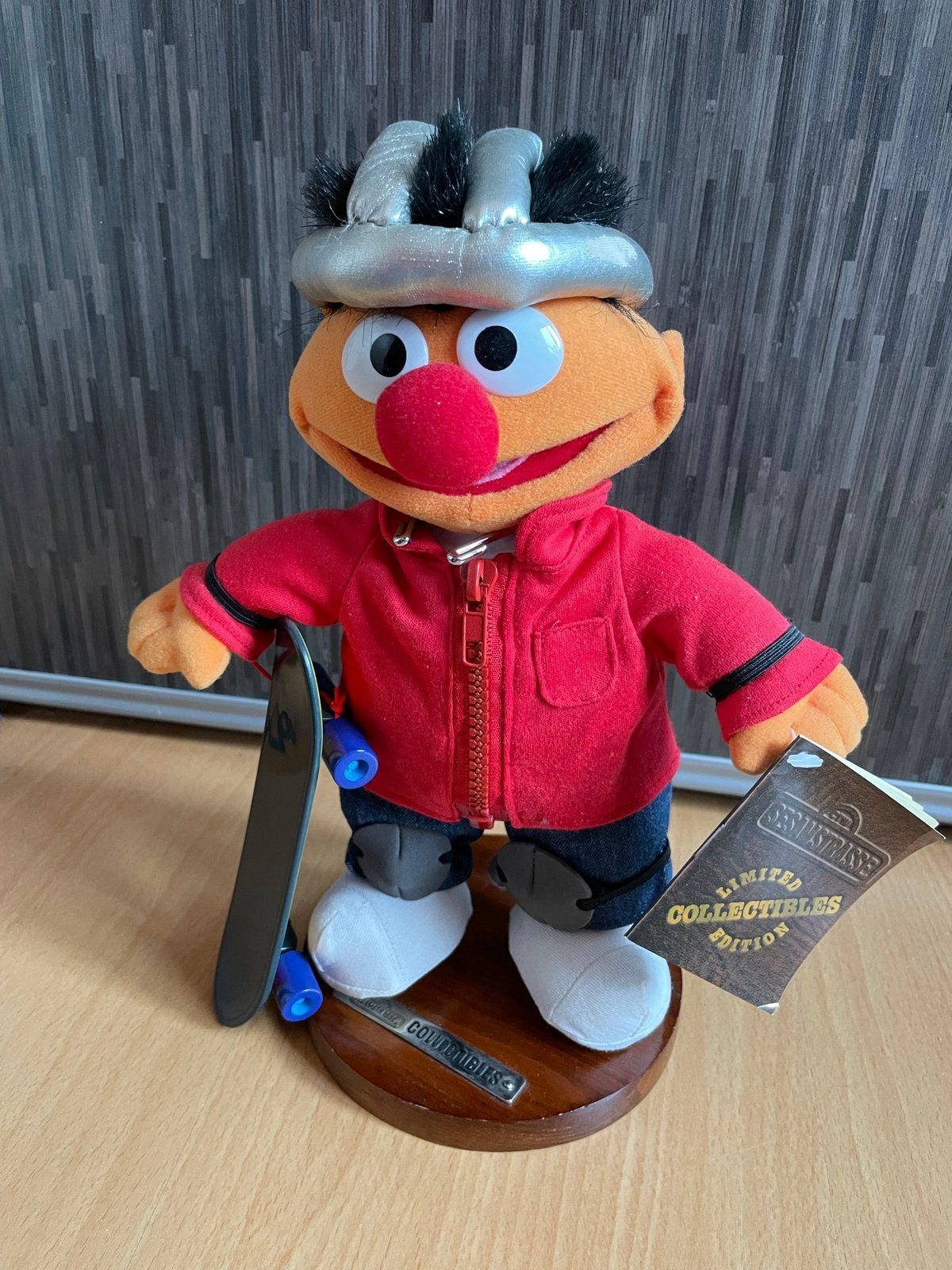 Ernie Sesamstraat collectors item skateboard nieuw, Ophalen of Verzenden, Zo goed als nieuw