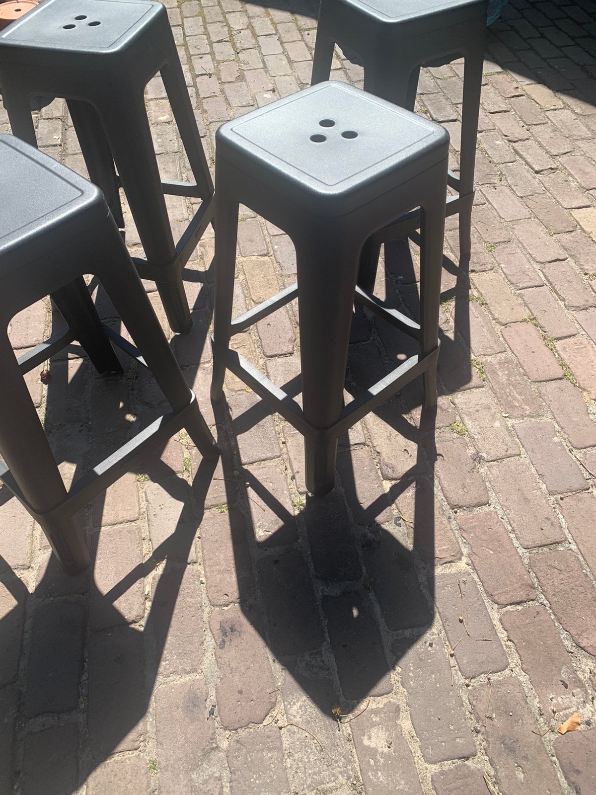 4 zwartgrijze barkrukken kunsstof 45€, 2 krukken, Ophalen, Zo goed als nieuw, 60 tot 90 cm