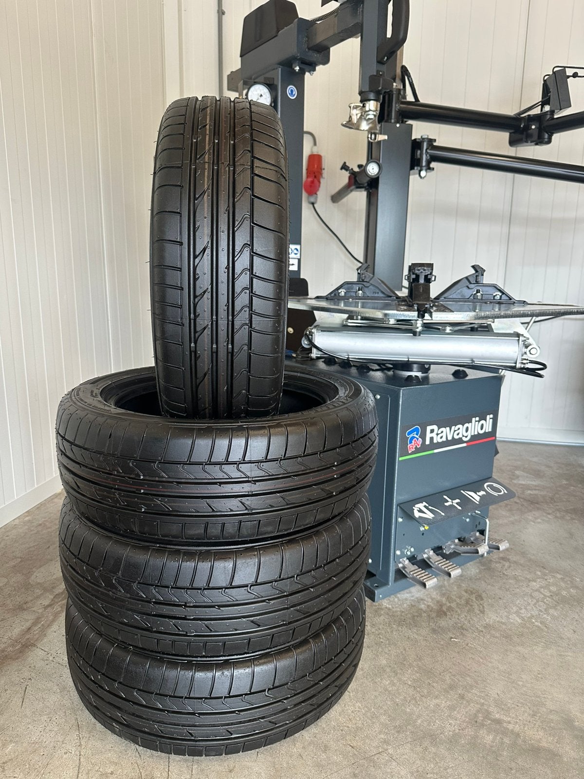 4 Stuks Bridgestone 175 55 15 Zomerbanden Inclusief Montage, Auto-onderdelen, Banden en Velgen, 15 inch, 175 mm, 175/55 R15, Nieuw