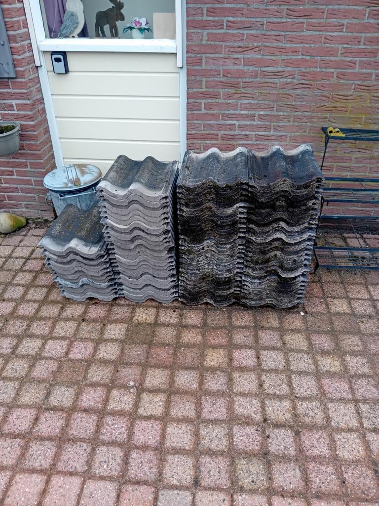 Teewen dakpannen gratis, Doe-het-zelf en Verbouw, Dakpannen en Dakbedekking, Steen of Klei, Zwart, Ophalen of Verzenden, 15 m² of meer